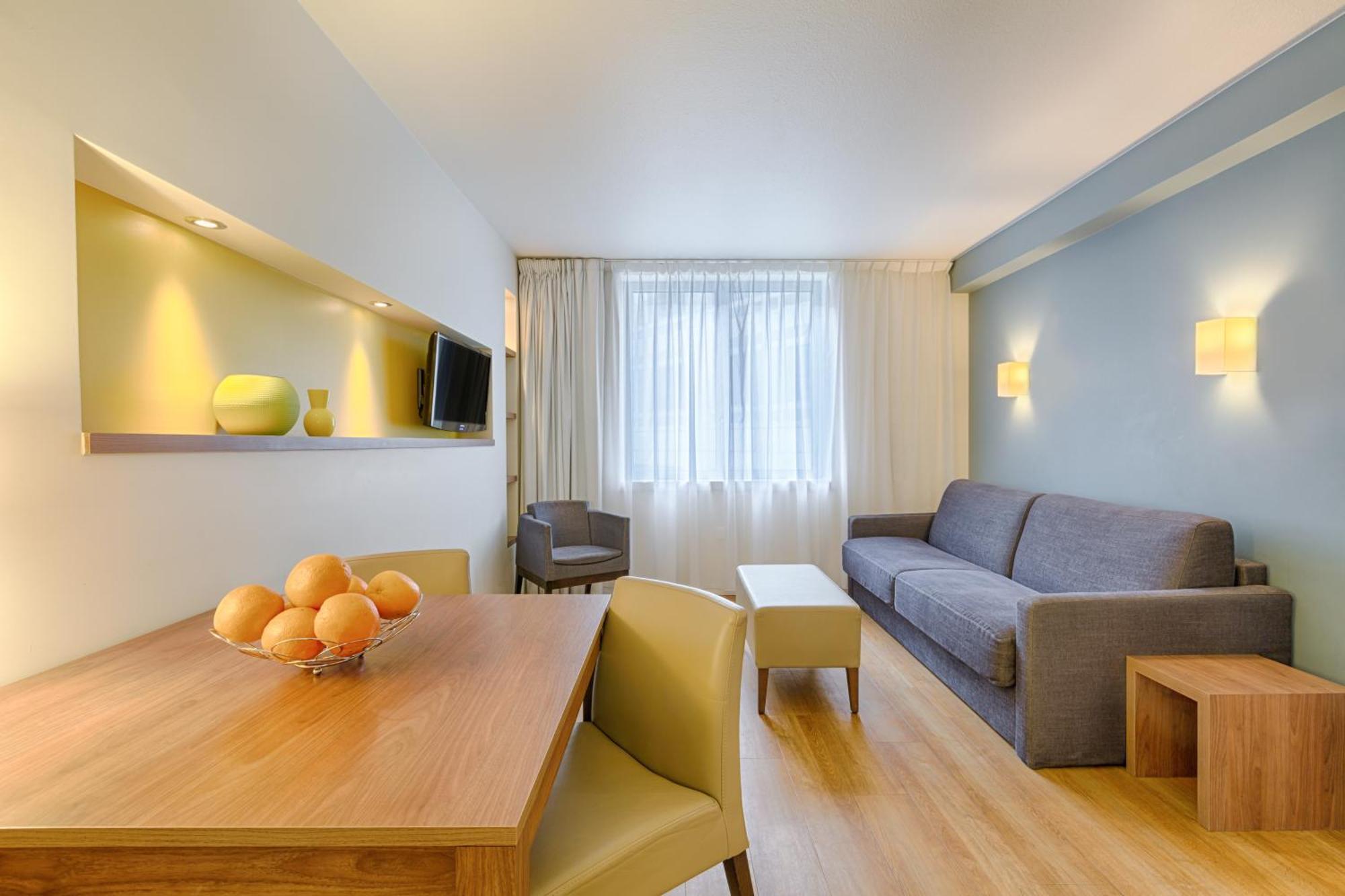 Apartment,700866310:JPEG